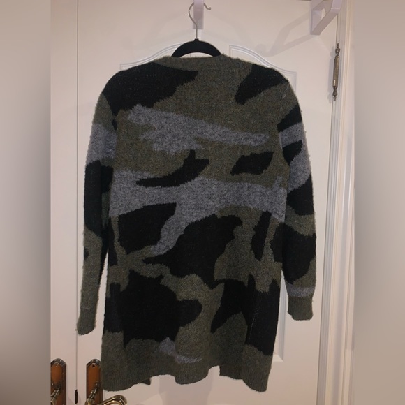 Cozy Army Pattern Cardigan - Picture 2 of 2